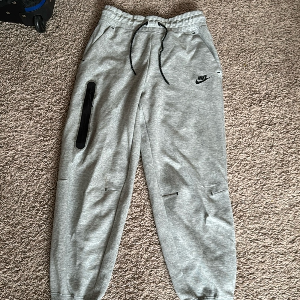 small nike tech sweatpants